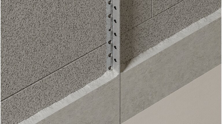 Innenputzprofile aus Metall an der Wand